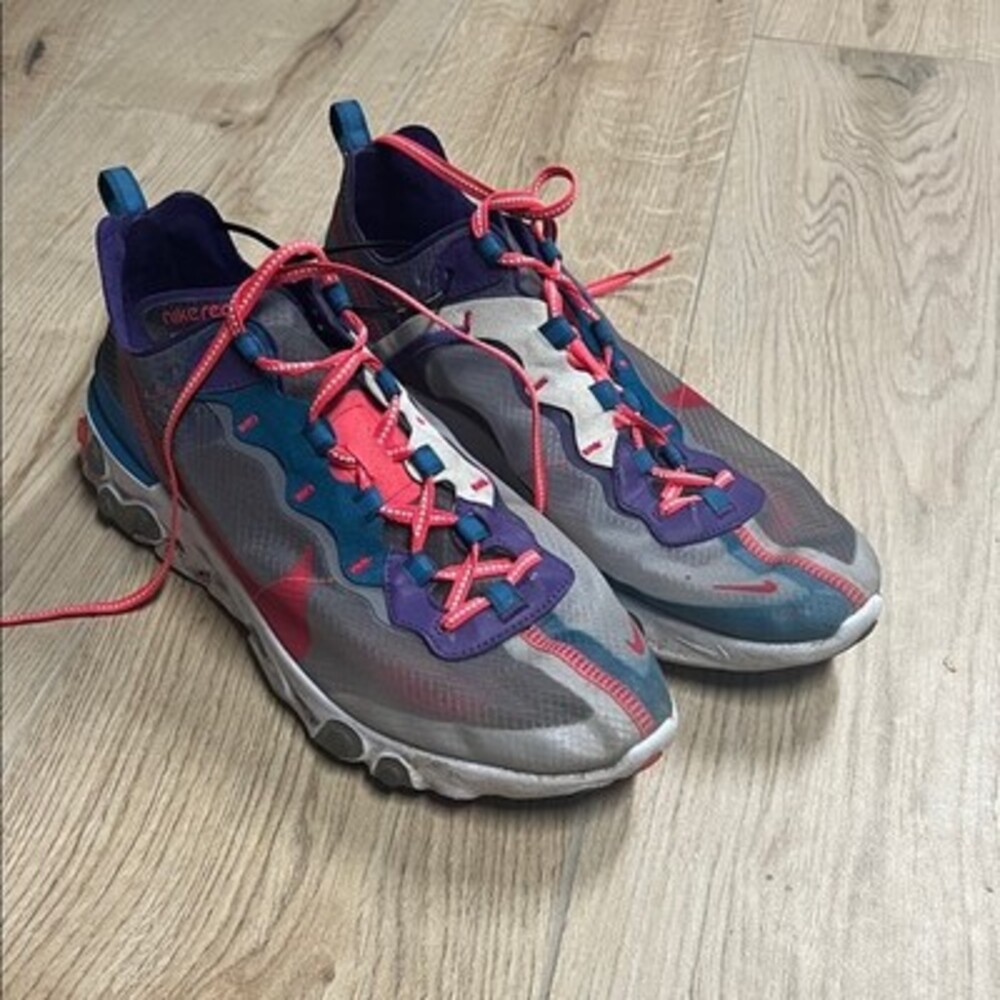Nike React Element 87 in‎ Gray and Pink